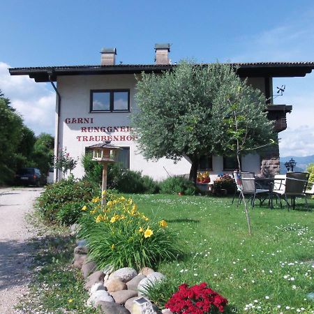 Garni Runggner Traubenhof Hotel Termeno Bagian luar foto